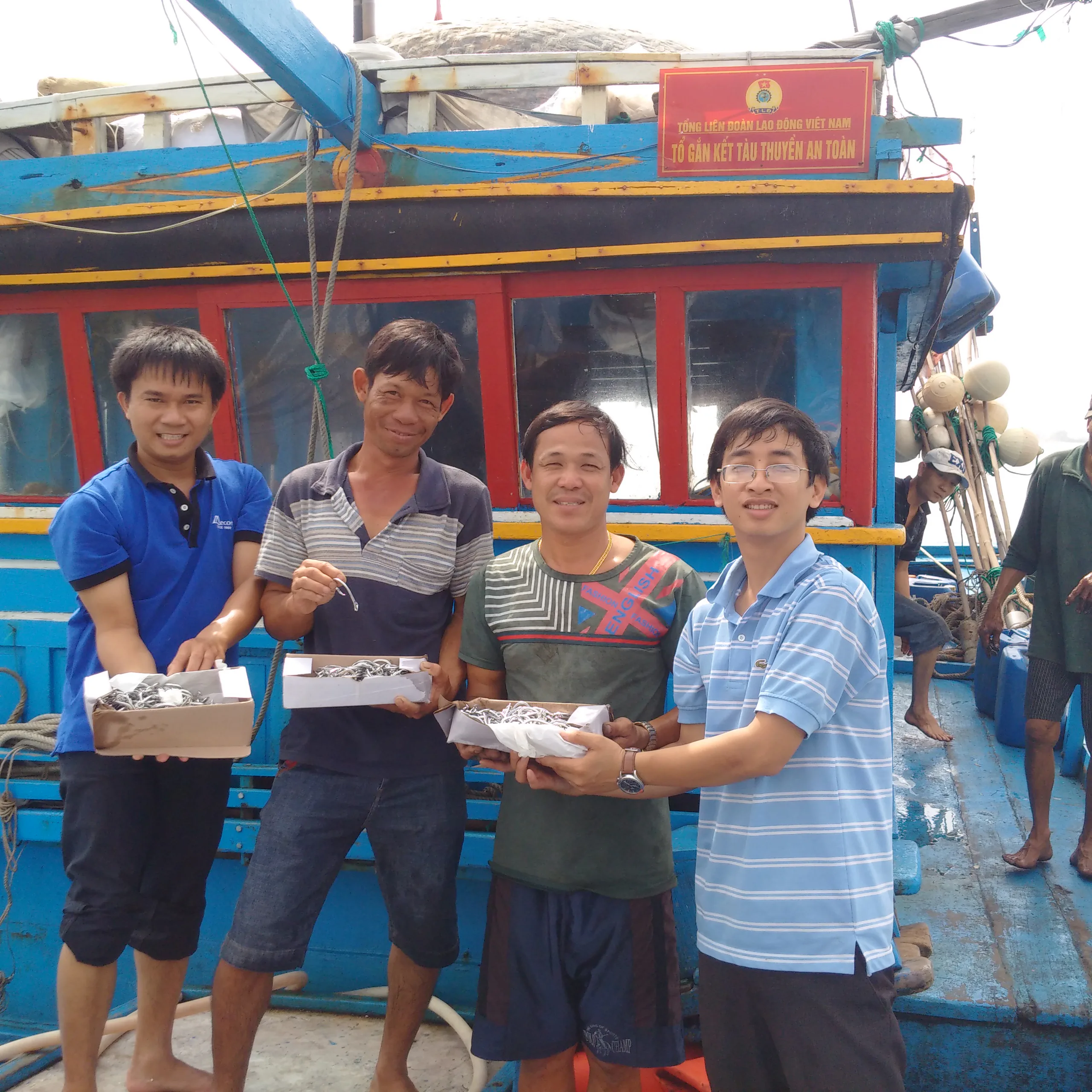 Triển khai các chuyến Quan sát viên và kết hợp khuyến khích sử dụng lưỡi câu vòng trên các tàu câu vàng tại Phú Yên